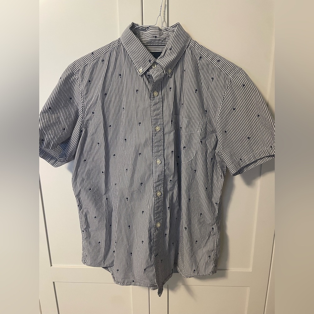 Gap Beach-Themed Short Sleeve Button Down Shirt